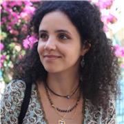 Laureata in lettere classiche e diplomata al liceo classico propone lezioni di greco antico a studenti delle scuole superiori